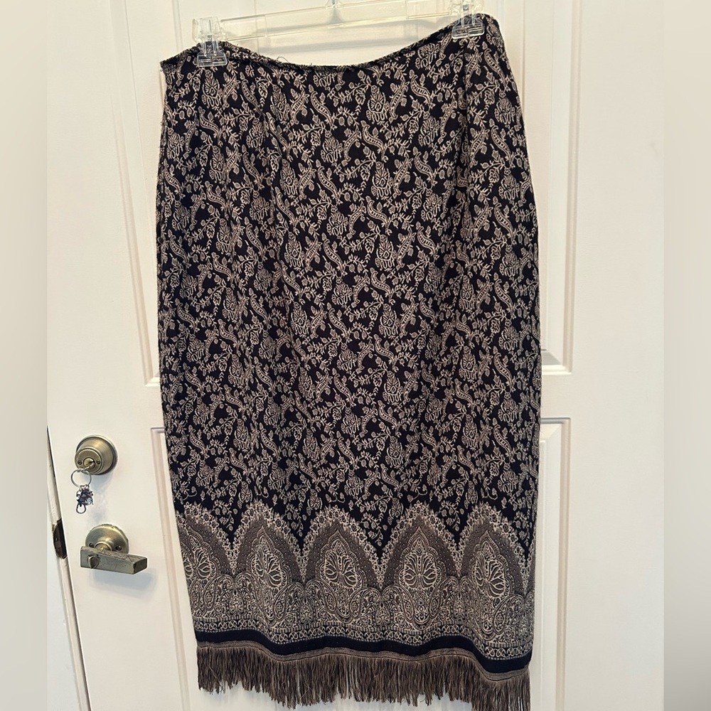 Ladies skirt - Picture 4 of 4